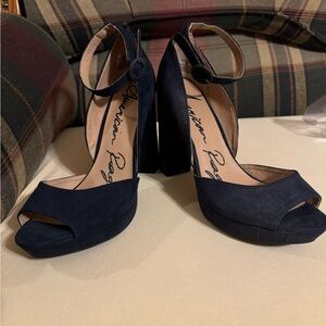 American Rag Sz 10 M Navy Suede Heels VGUC 😊😊